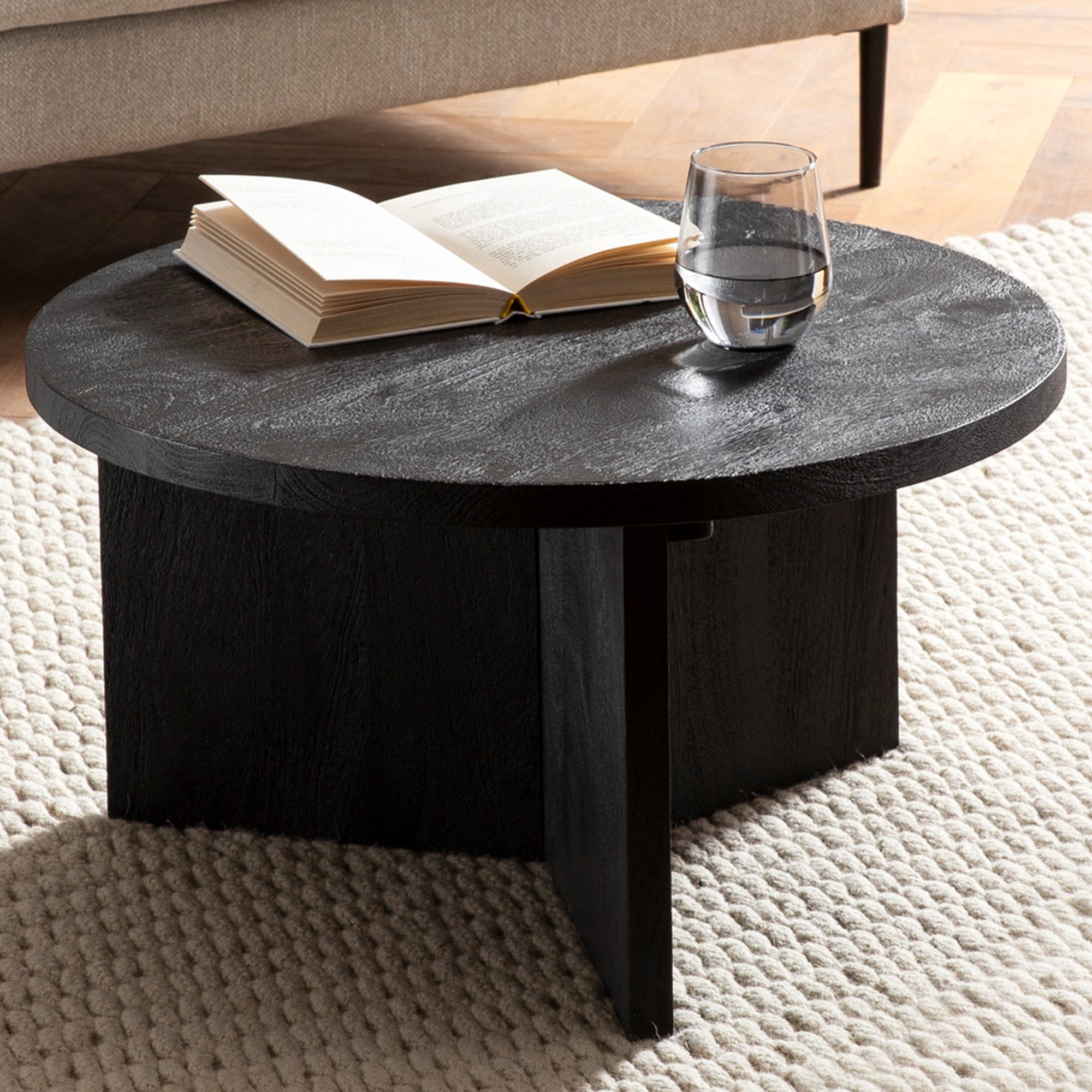 Table basse Nancy's Barca - Table basse - Ronde - Noir - Bois de manguier - ± Ø 60 x 30 cm