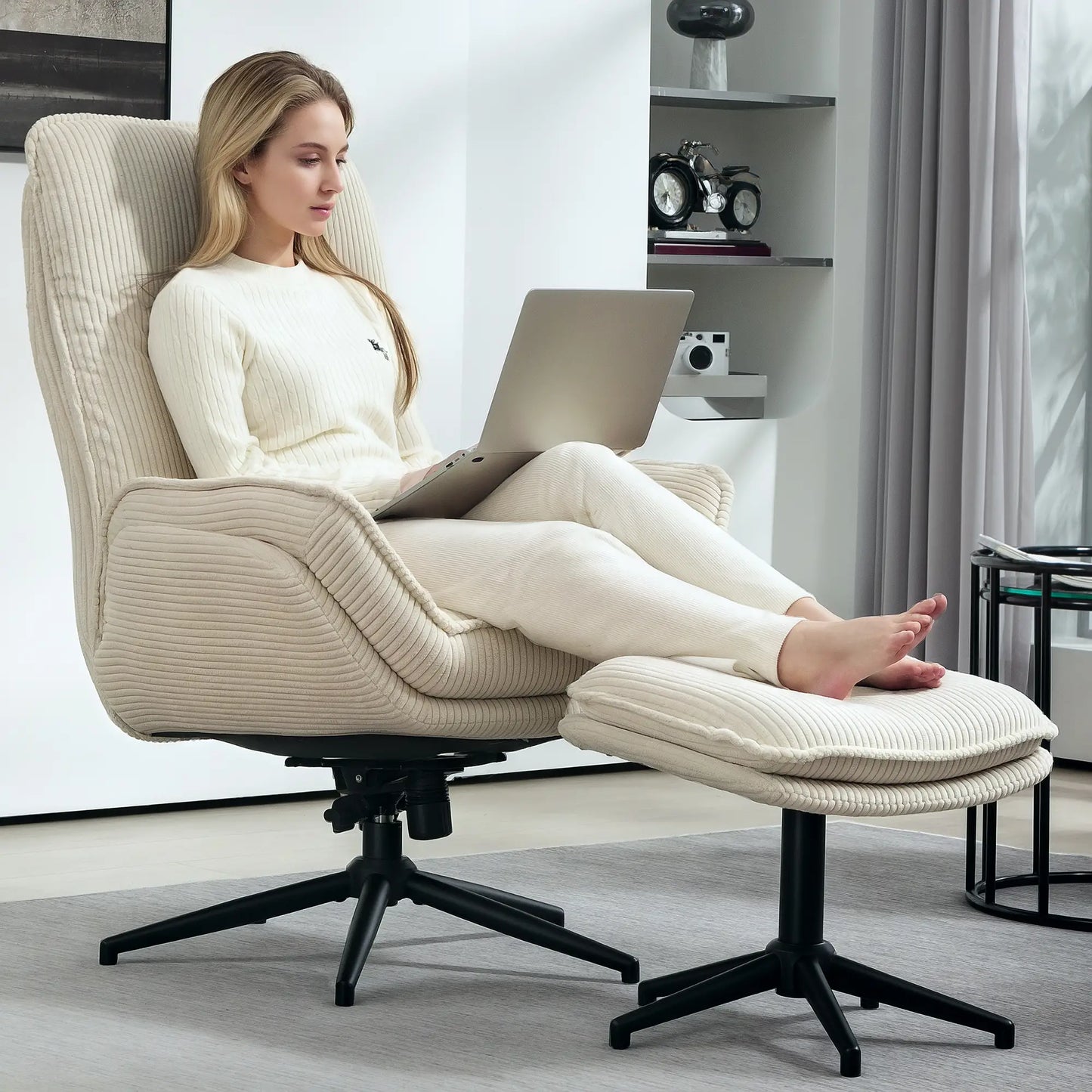 Nancy's Labrujó Relaxfauteuil met Voetenbank - Loungestoel - Relaxstoel - Draaibaar - Beige - Ribfluweel