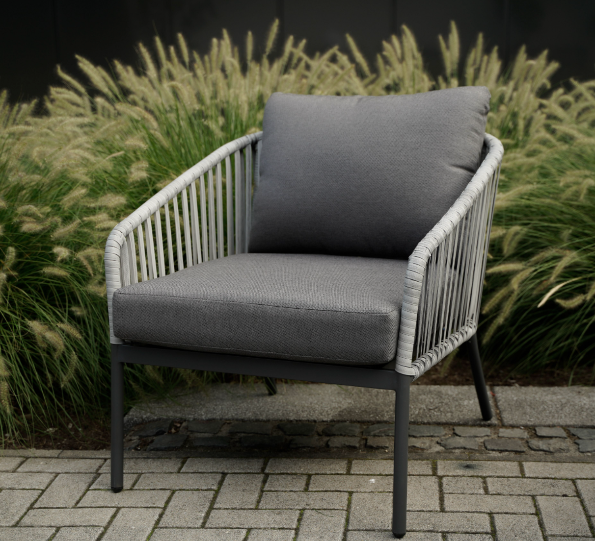 Nancy's Ma­ch Loungeset - Riet en Aluminium Frame - Grijs